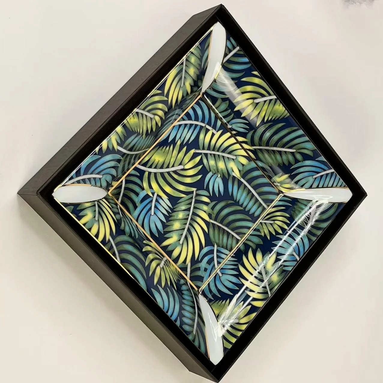 Patek Philippe Palm Leaves Limoges Porcelain Ashtray – Collection 2025 Patek Philippe Palm Leaves Limoges Porcelain Ashtray – Collection 2025